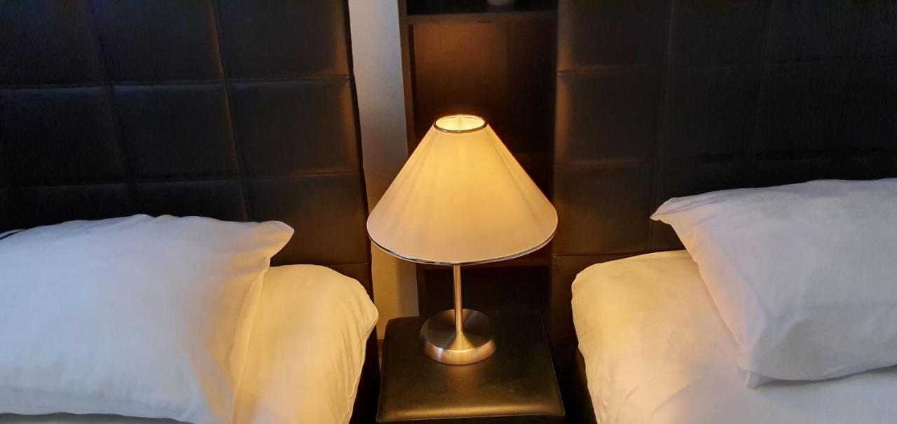 Guesthouse Marie Therese บรัสเซลส์ ภายนอก รูปภาพ