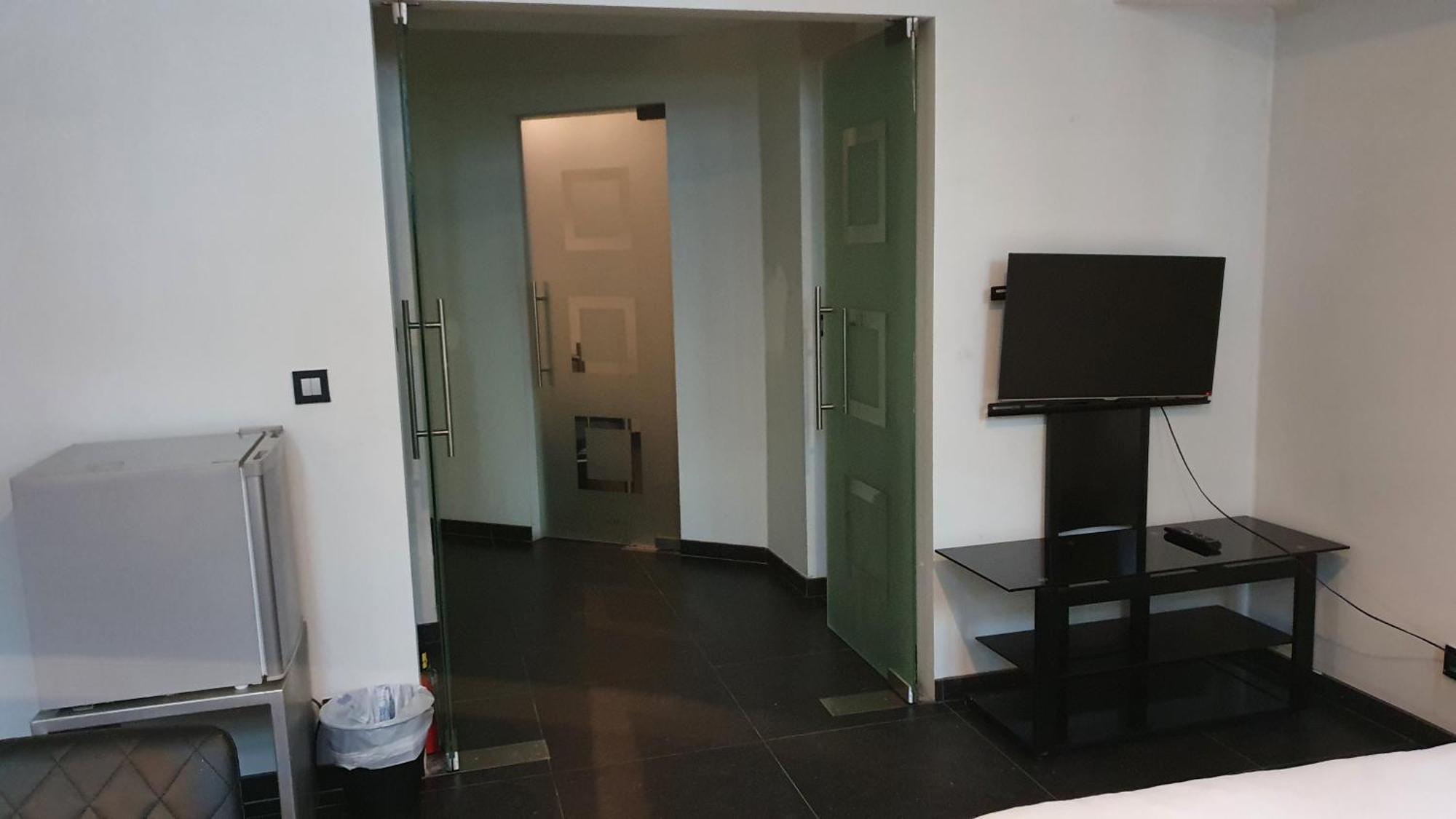 Guesthouse Marie Therese บรัสเซลส์ ภายนอก รูปภาพ